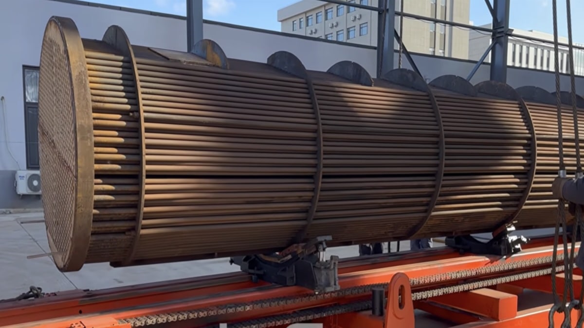 Shell and tube heat exchanger equipment for hydrogen process and industrial thermal systems
